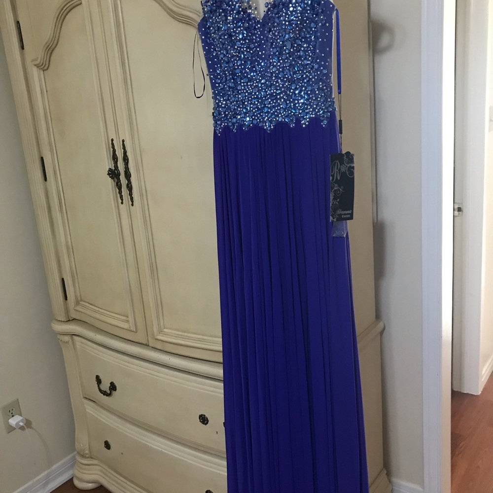 Prom dresses - Picture 2 of 4